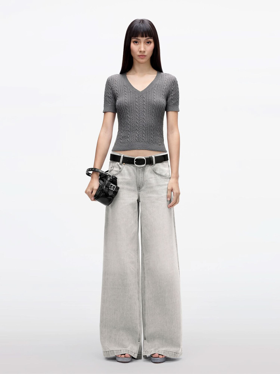 top de punto con cuello en v