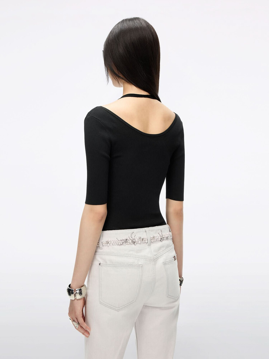 top de punto con cuello halter