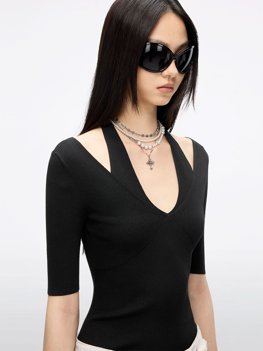 top de punto con cuello halter
