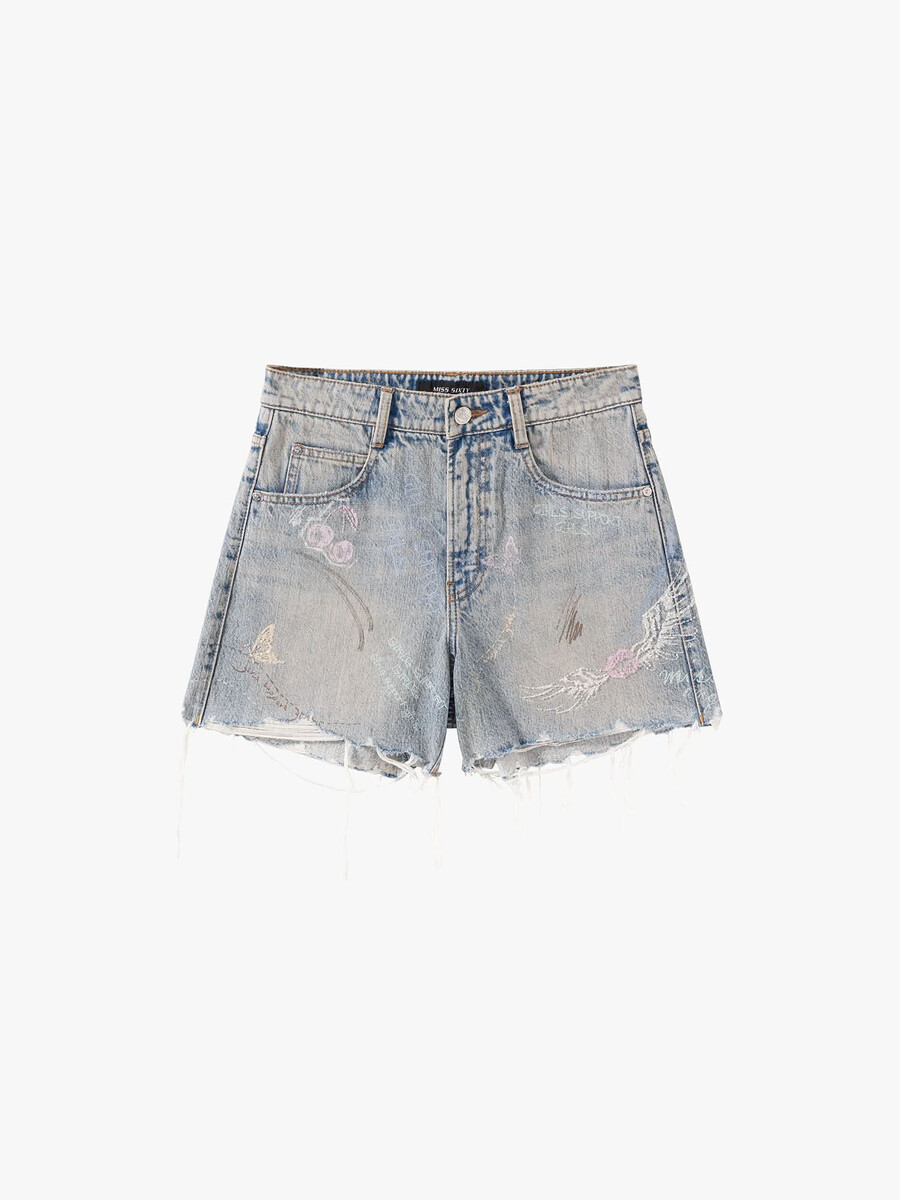 pantalones cortos vaqueros con grafiti