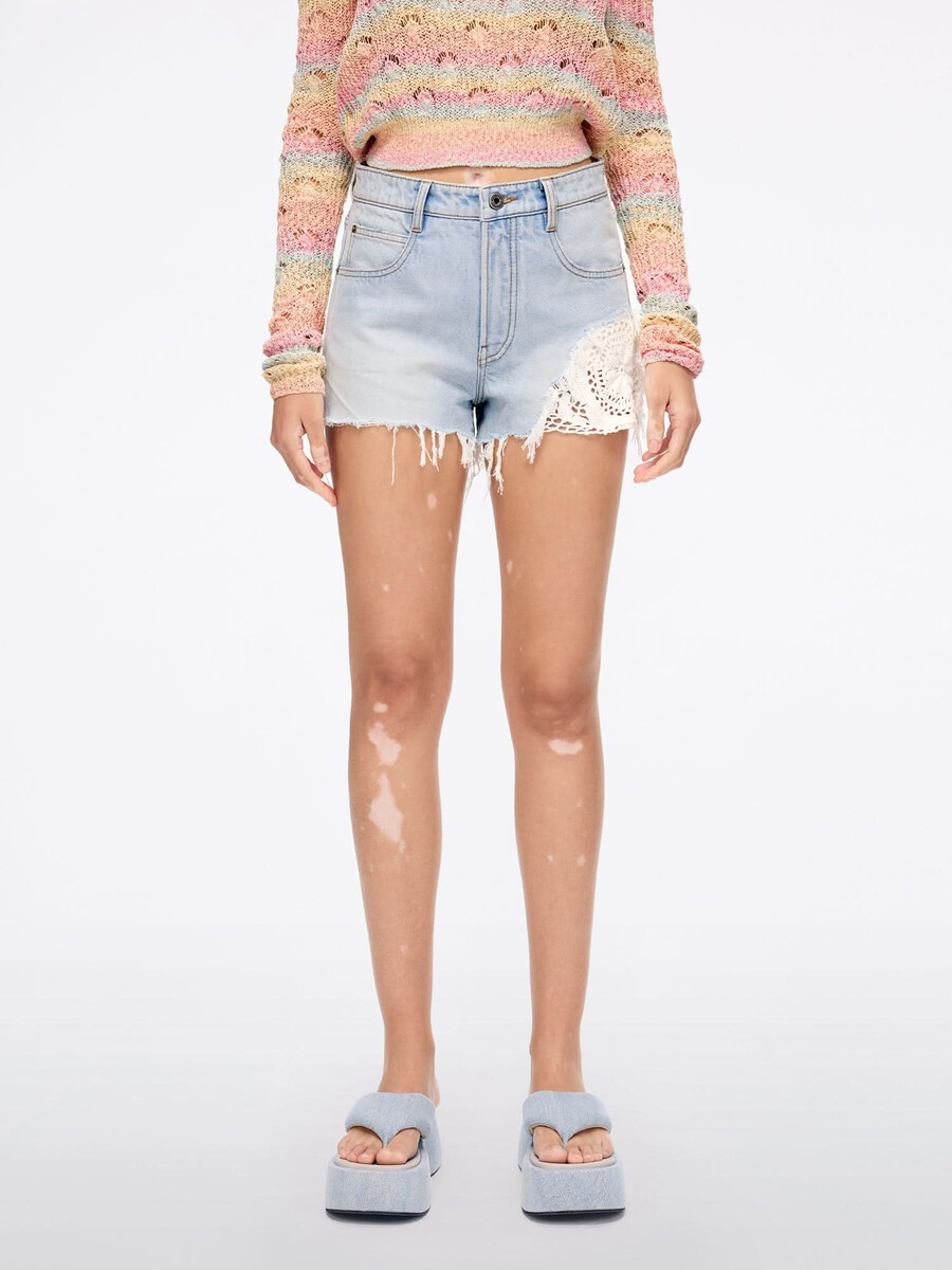 pantalones cortos de mezclilla con patchwork