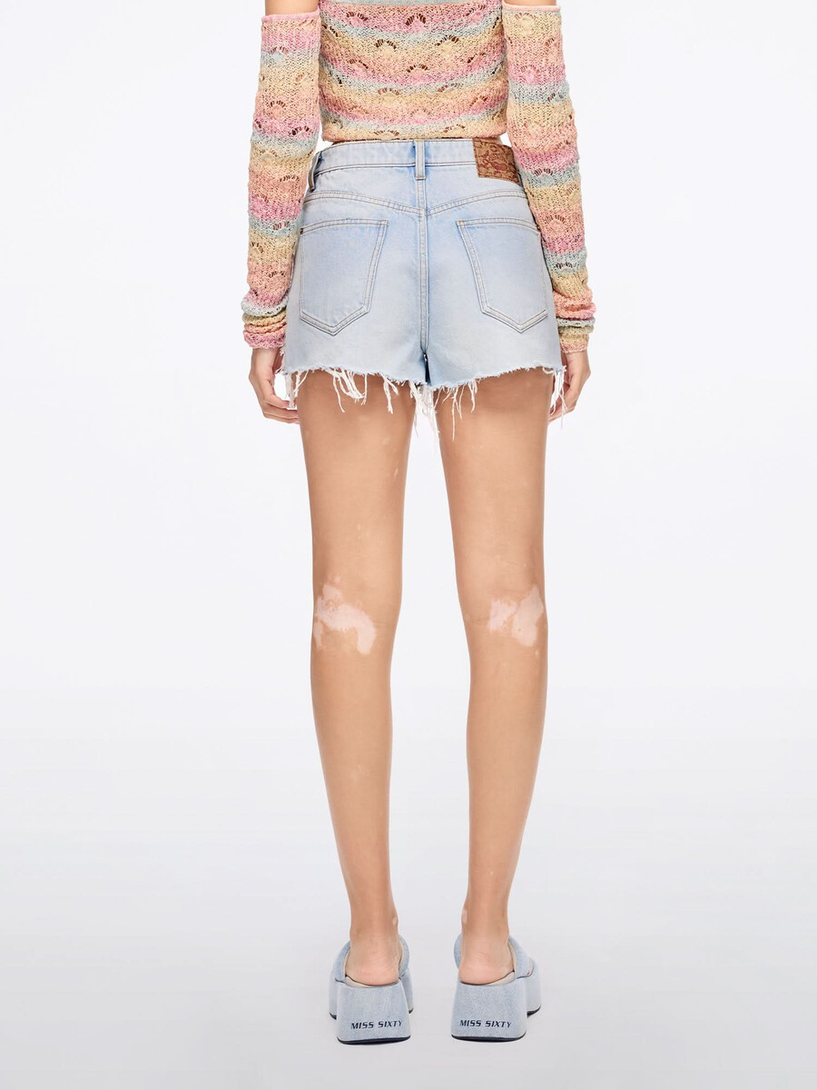 pantalones cortos de mezclilla con patchwork
