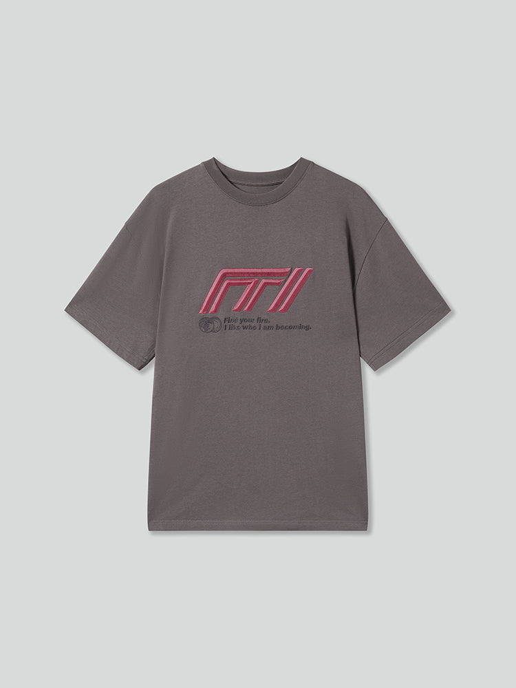 camiseta de manga corta holgada con bordado inspirado en las carreras