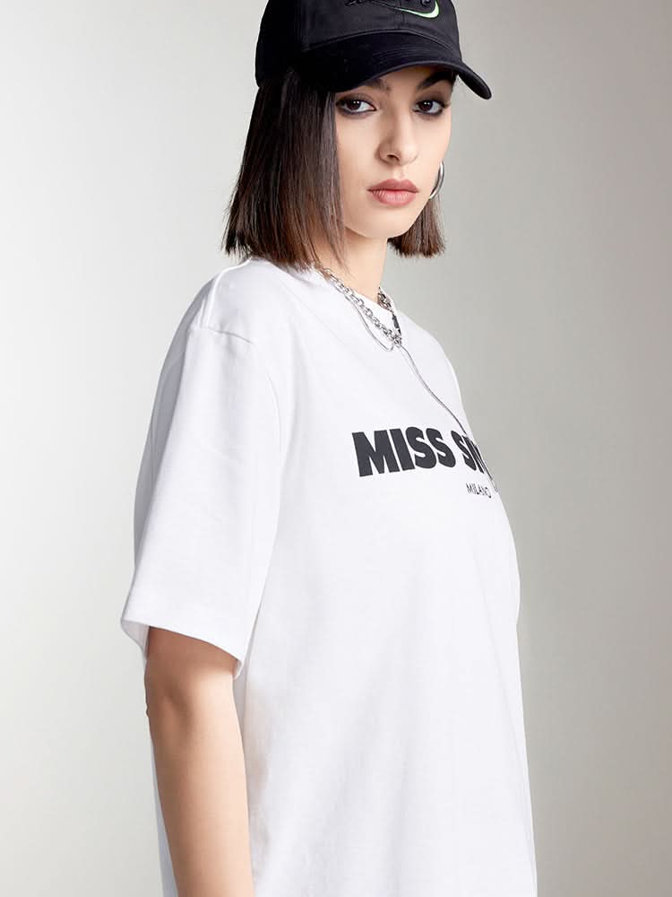camiseta estampada con cuello redondo