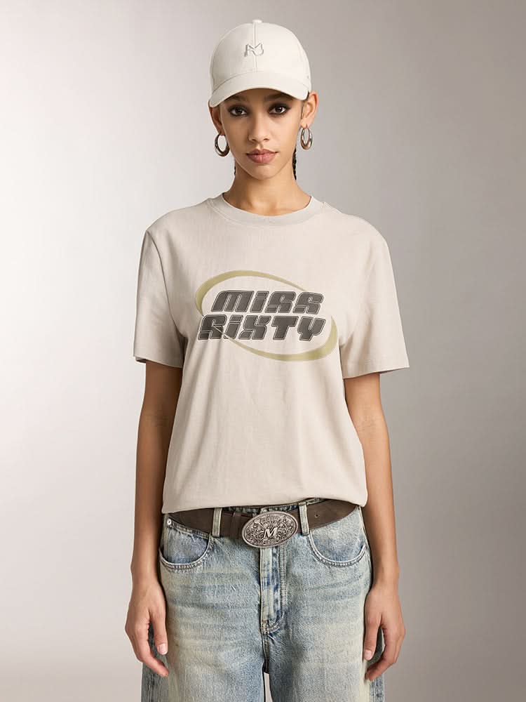 camiseta estampada con contraste de color y cuello redondo