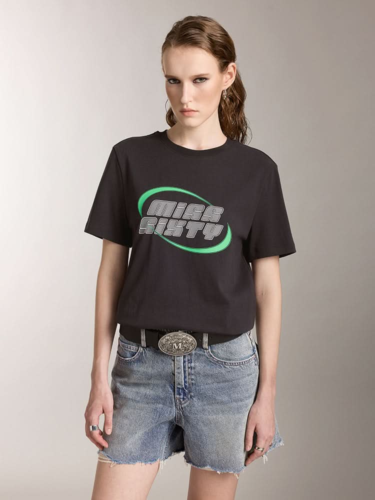 camiseta estampada con contraste de color y cuello redondo
