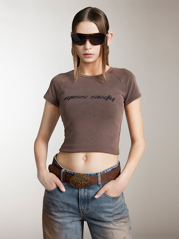camiseta corta con cuello redondo
