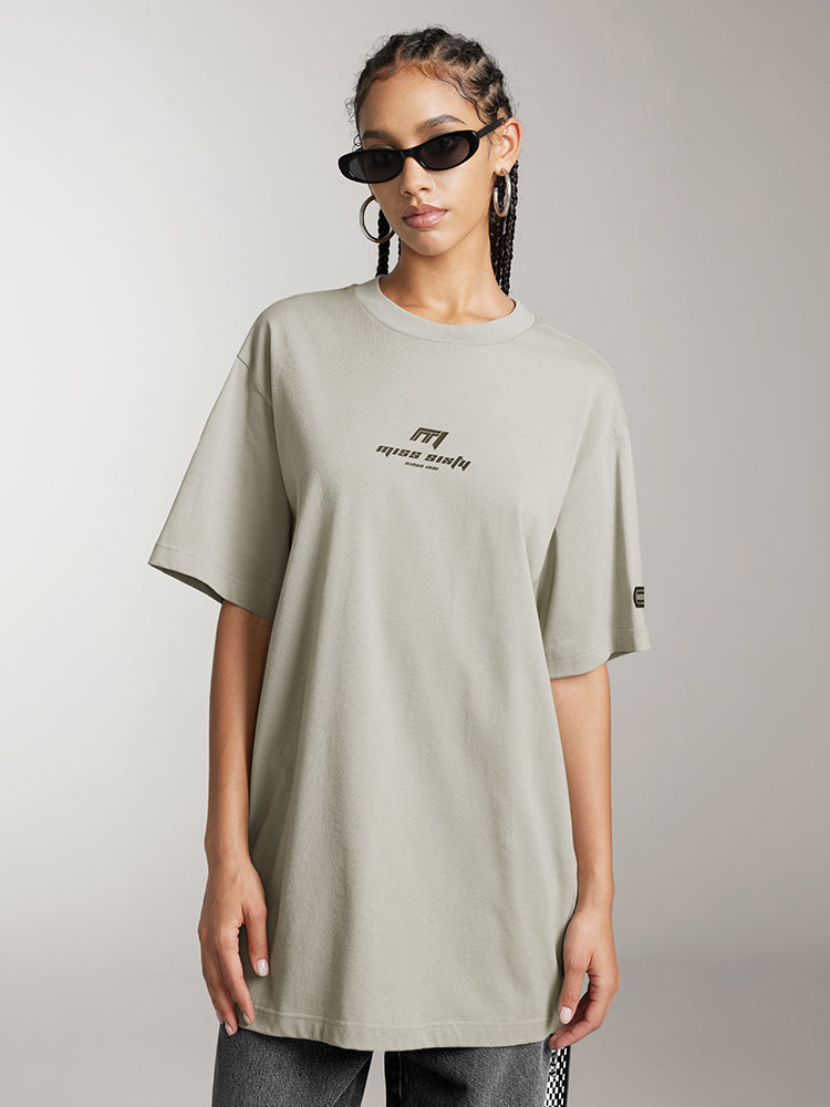 camiseta de manga corta holgada con estampado inspirado en las carreras