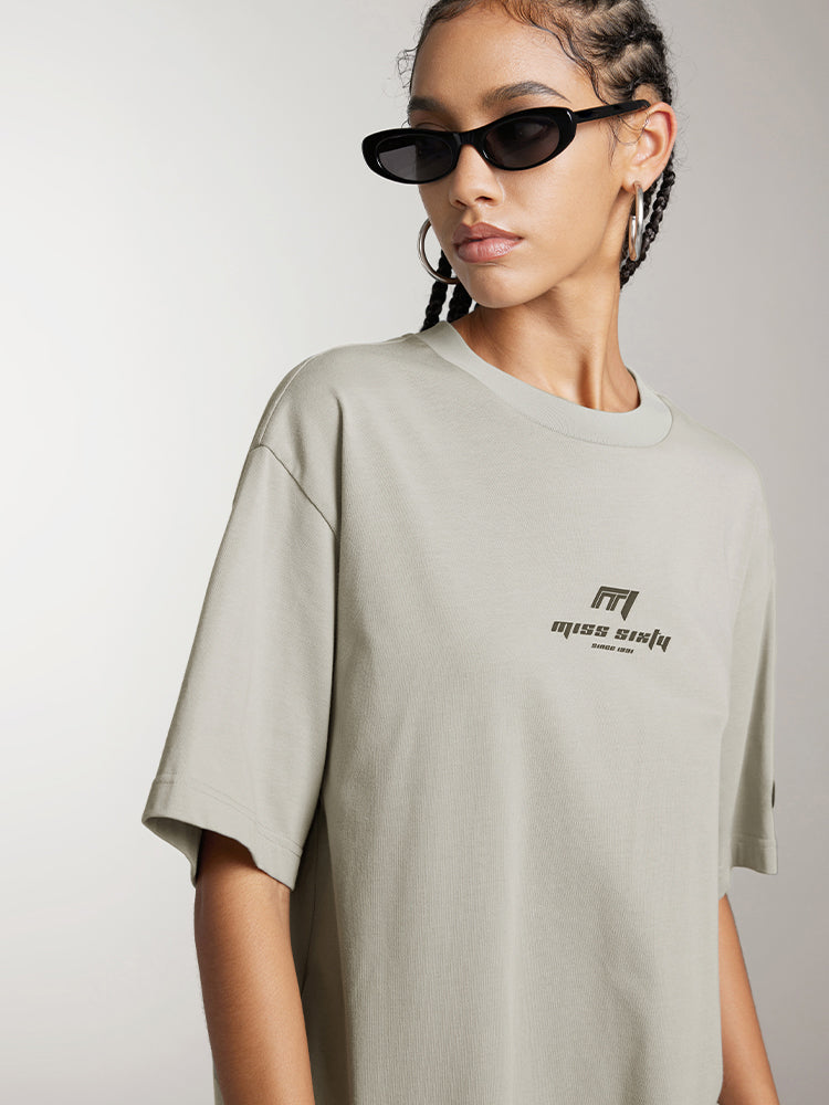 camiseta de manga corta holgada con estampado inspirado en las carreras