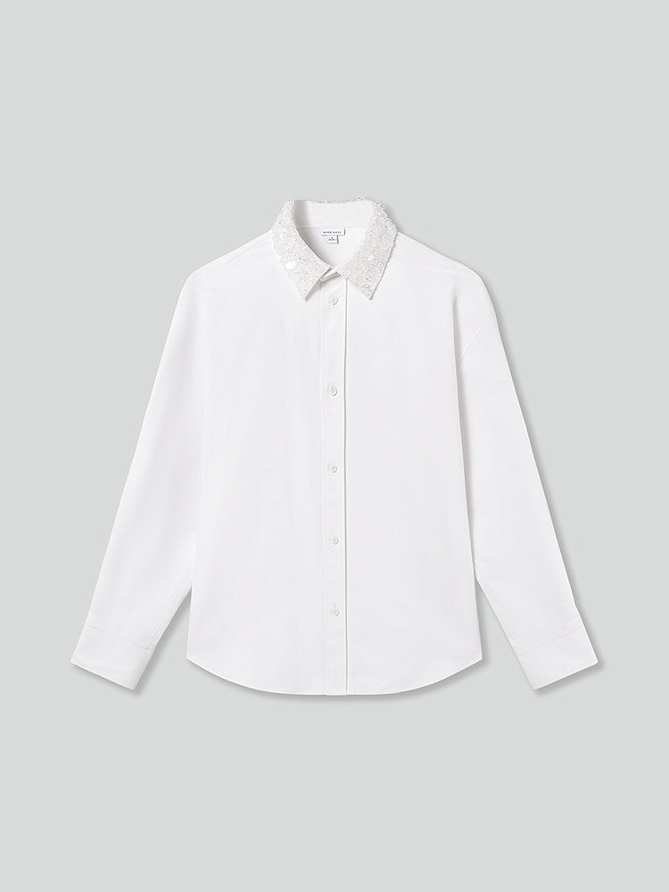 camisa con cuello de cuentas