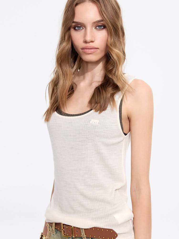 camiseta con cuello en u