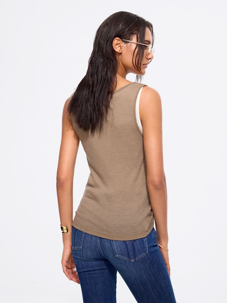 camiseta con cuello en u