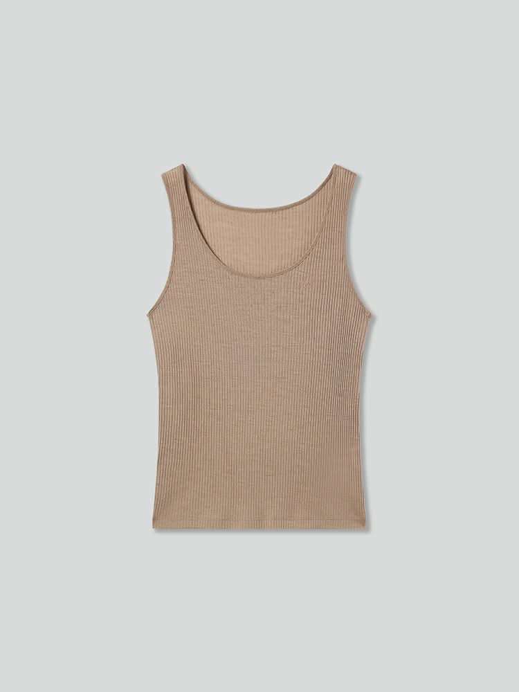 camiseta con cuello en u
