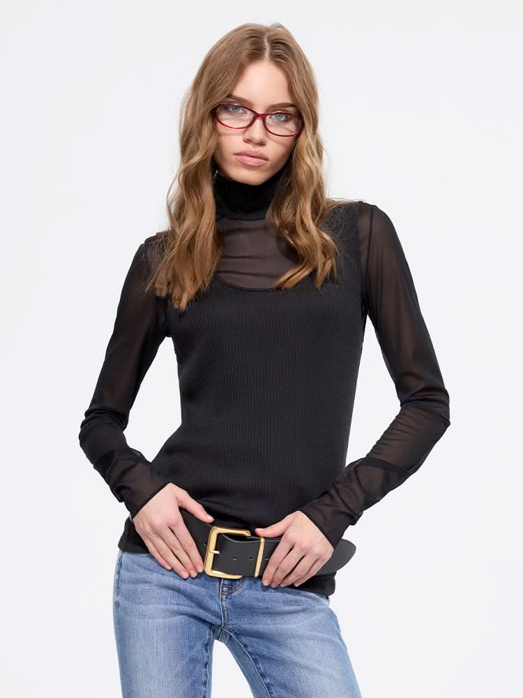 camiseta con cuello en u