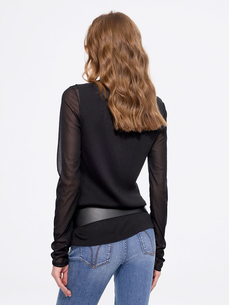 camiseta con cuello en u