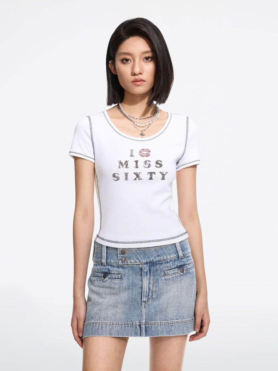 camiseta estampada de cuello redondo