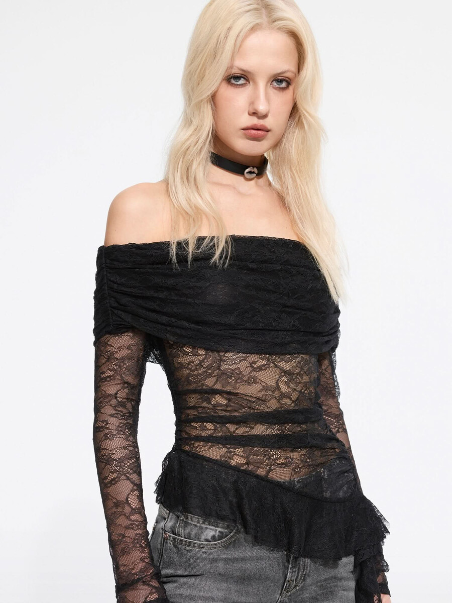 blusa de encaje con hombros descubiertos