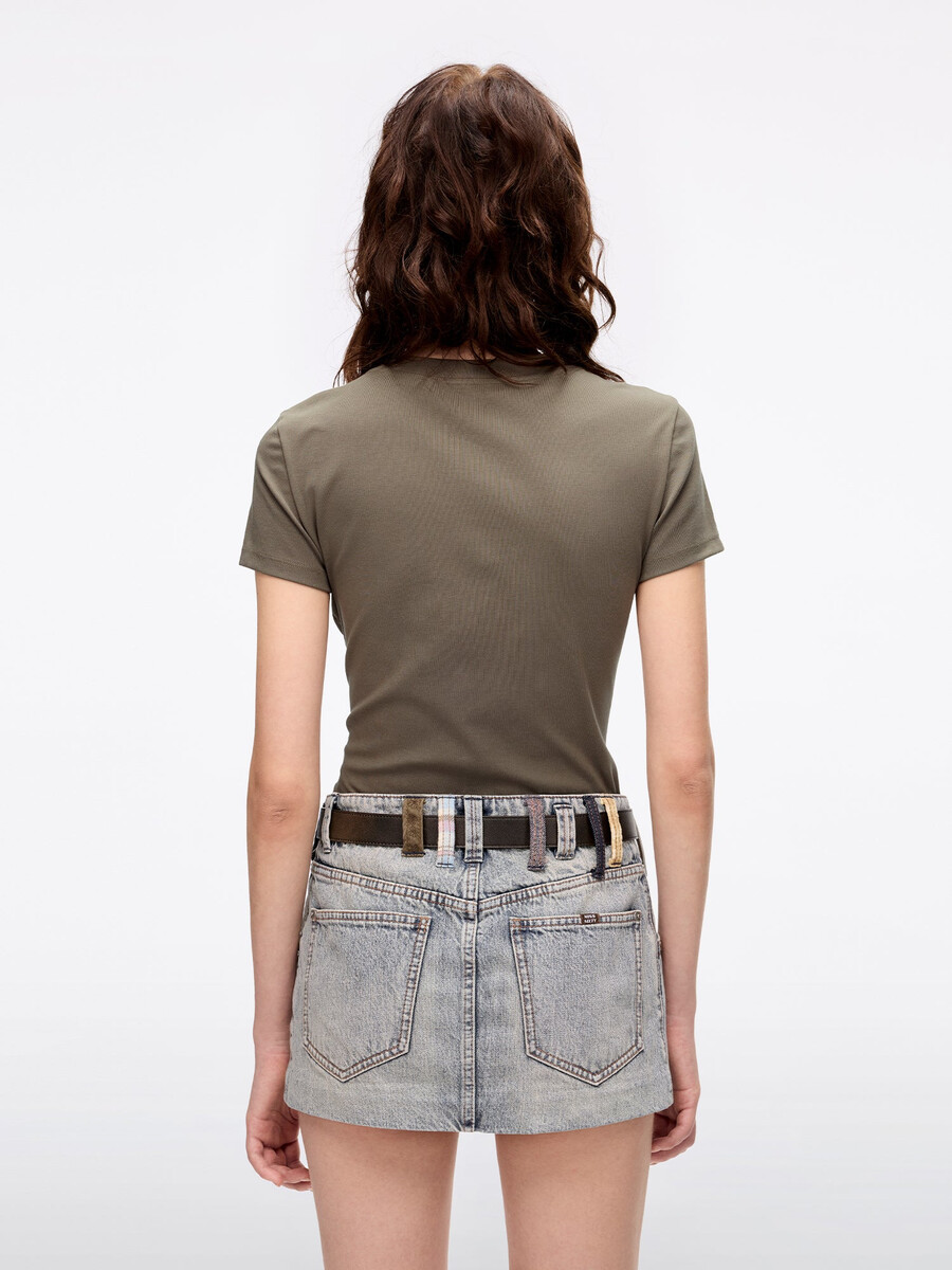 camiseta con cuello redondo y estampado de labios