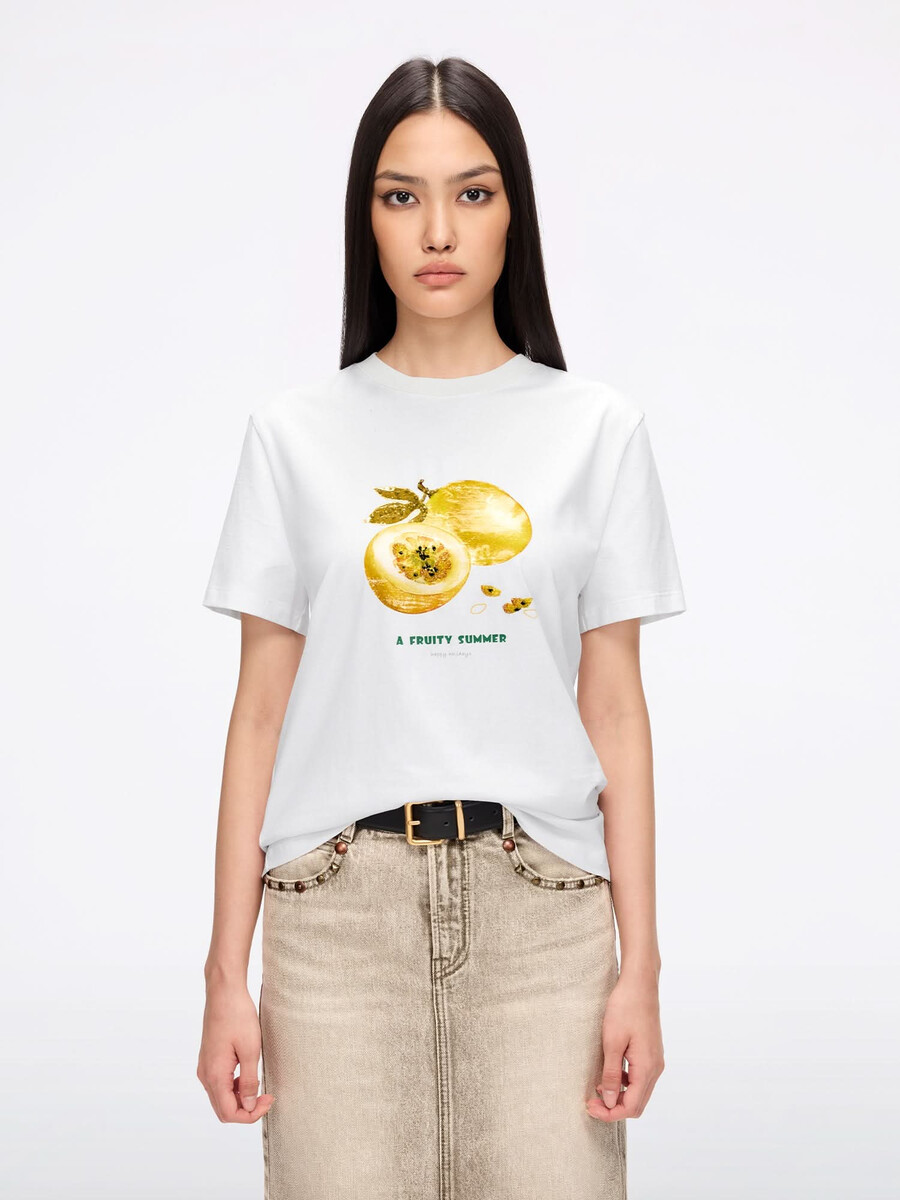 camiseta de manga corta con cuentas