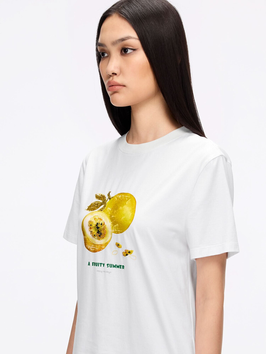 camiseta de manga corta con cuentas