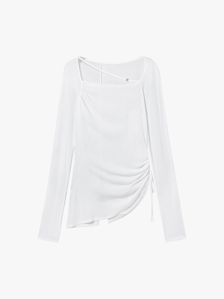 camiseta con cuello cuadrado y cordón