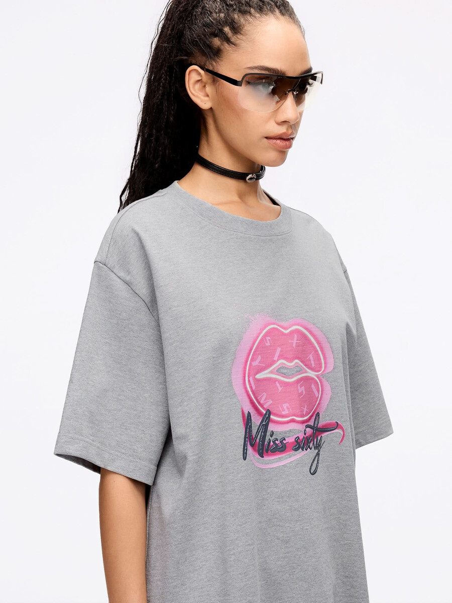 camiseta estampada de gran tamaño
