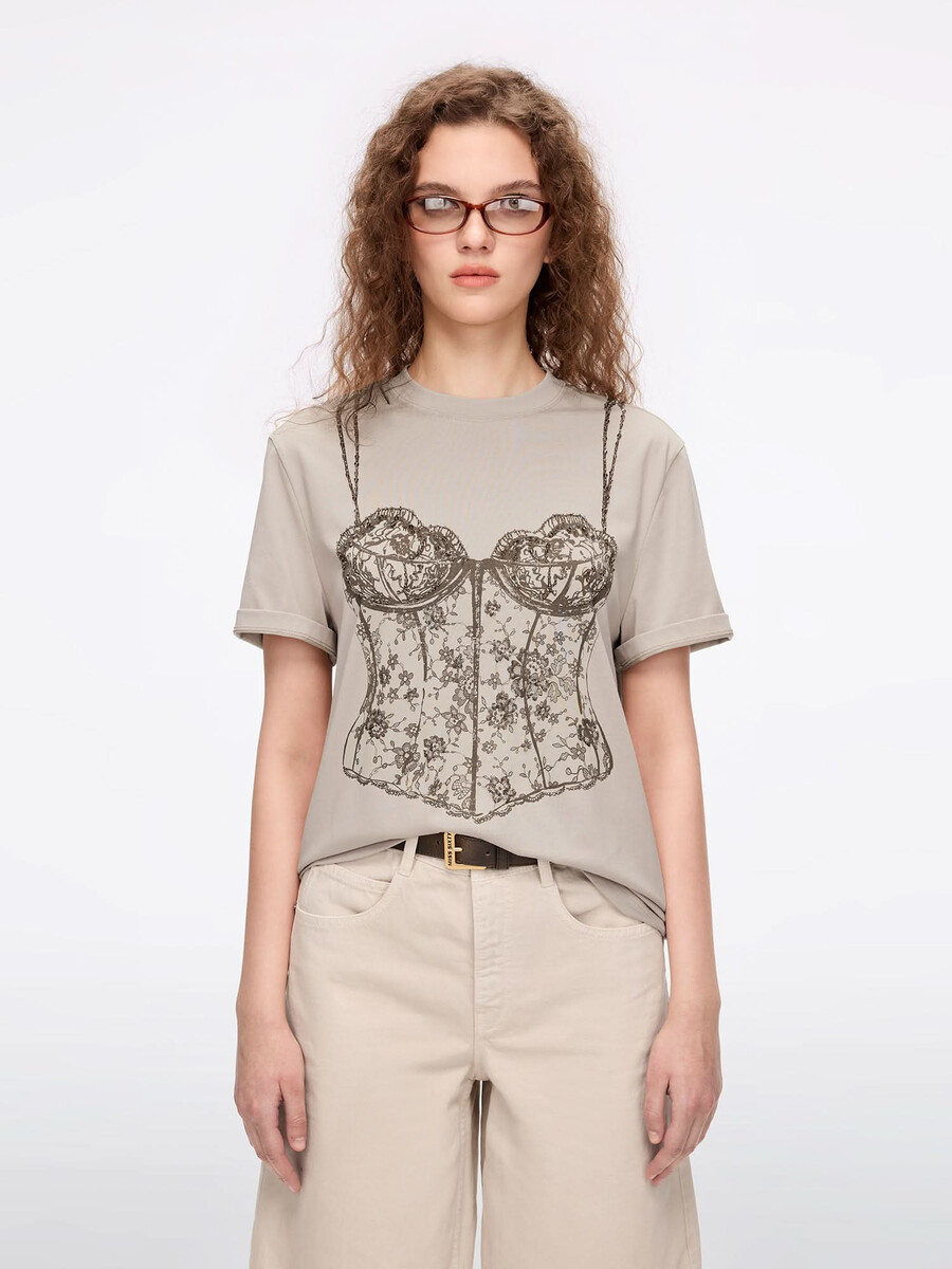 camiseta estampada con cuentas