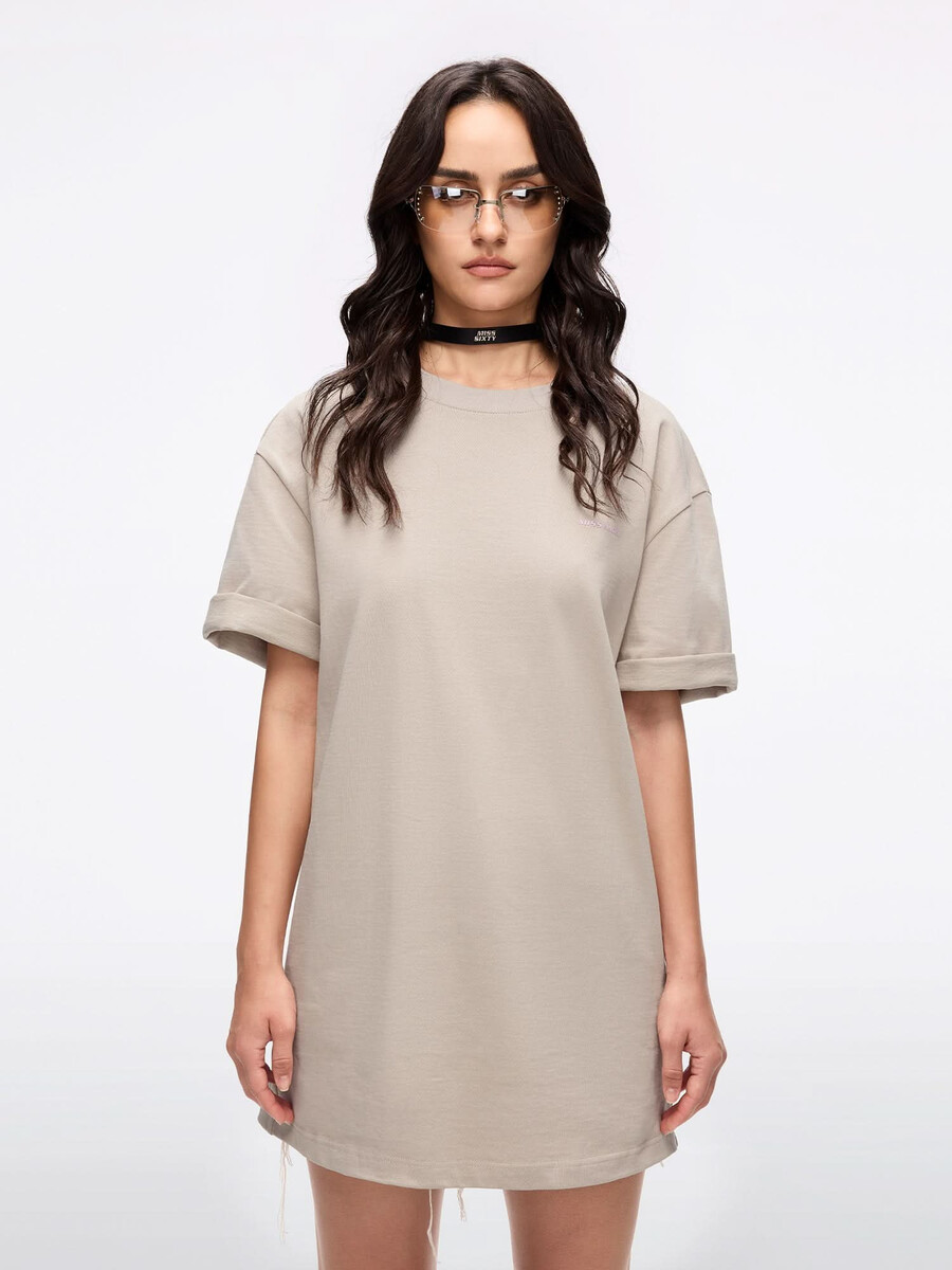 camiseta gráfica adornada