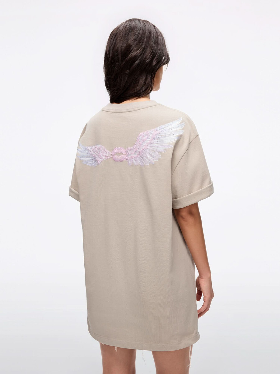 camiseta gráfica adornada