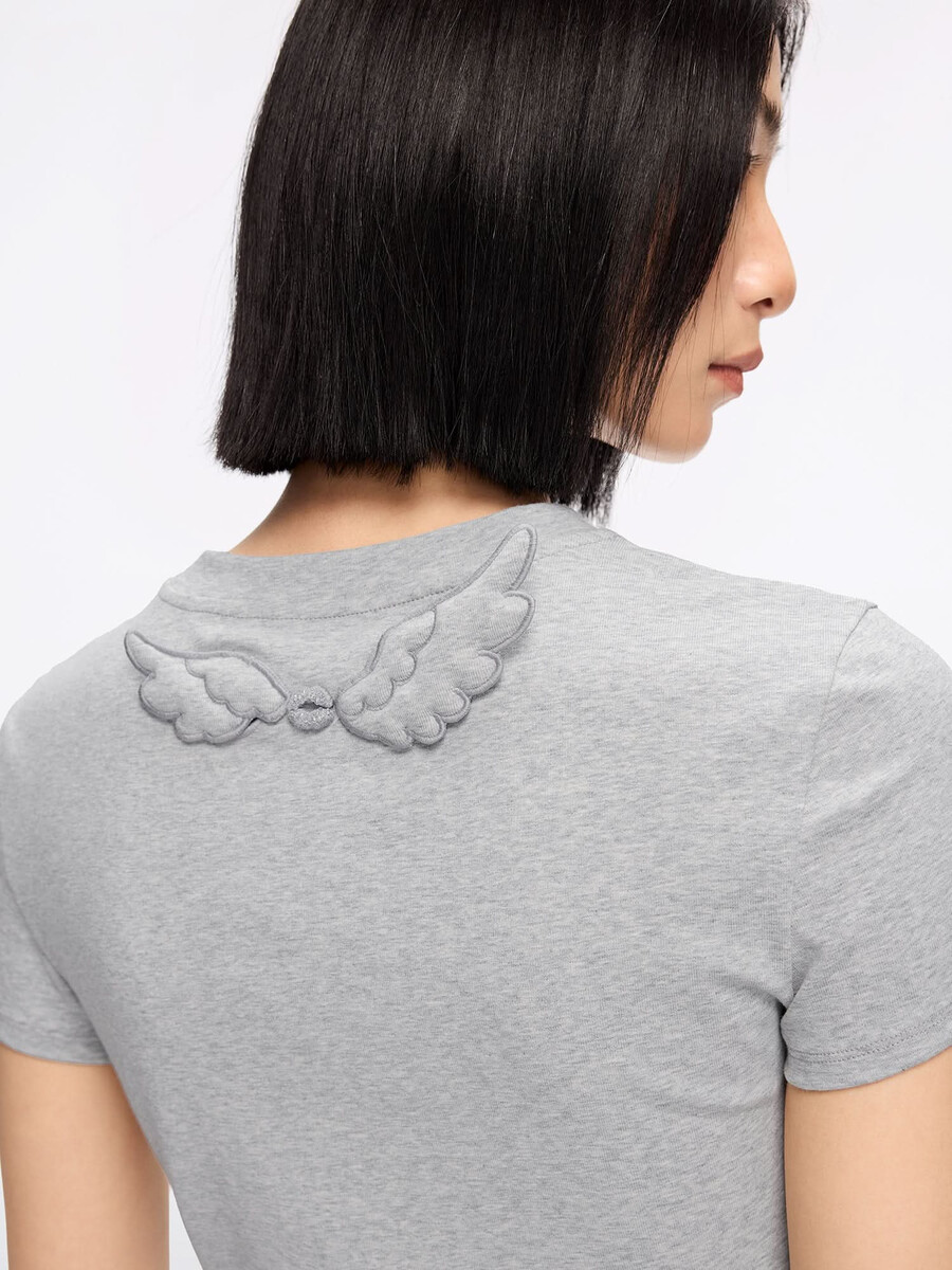 camiseta con alas de ángel