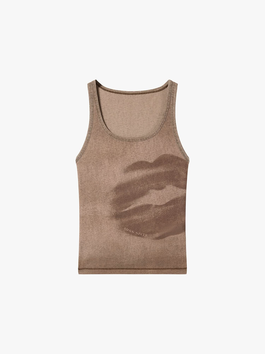 camiseta sin mangas ajustada con estampado de labios
