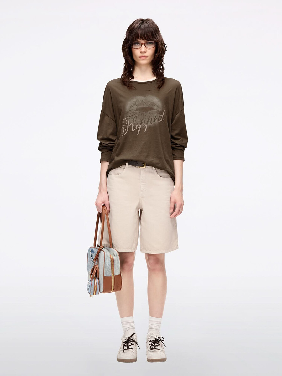 camiseta extragrande con estampado de labios