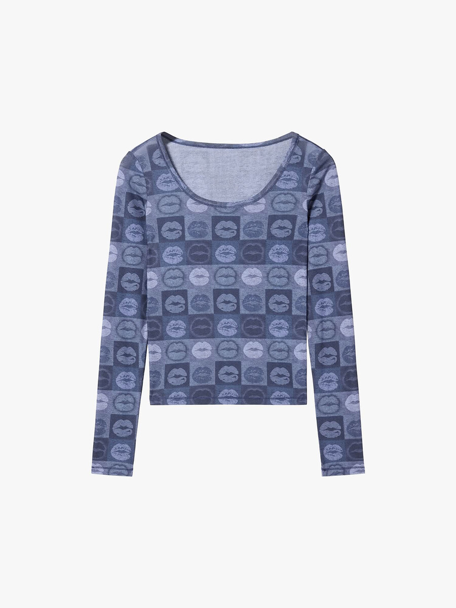 camiseta ajustada con estampado de labios