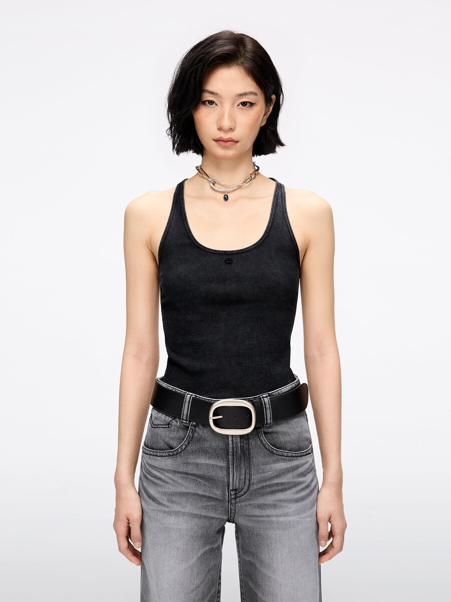 camiseta sin mangas con cuello redondo