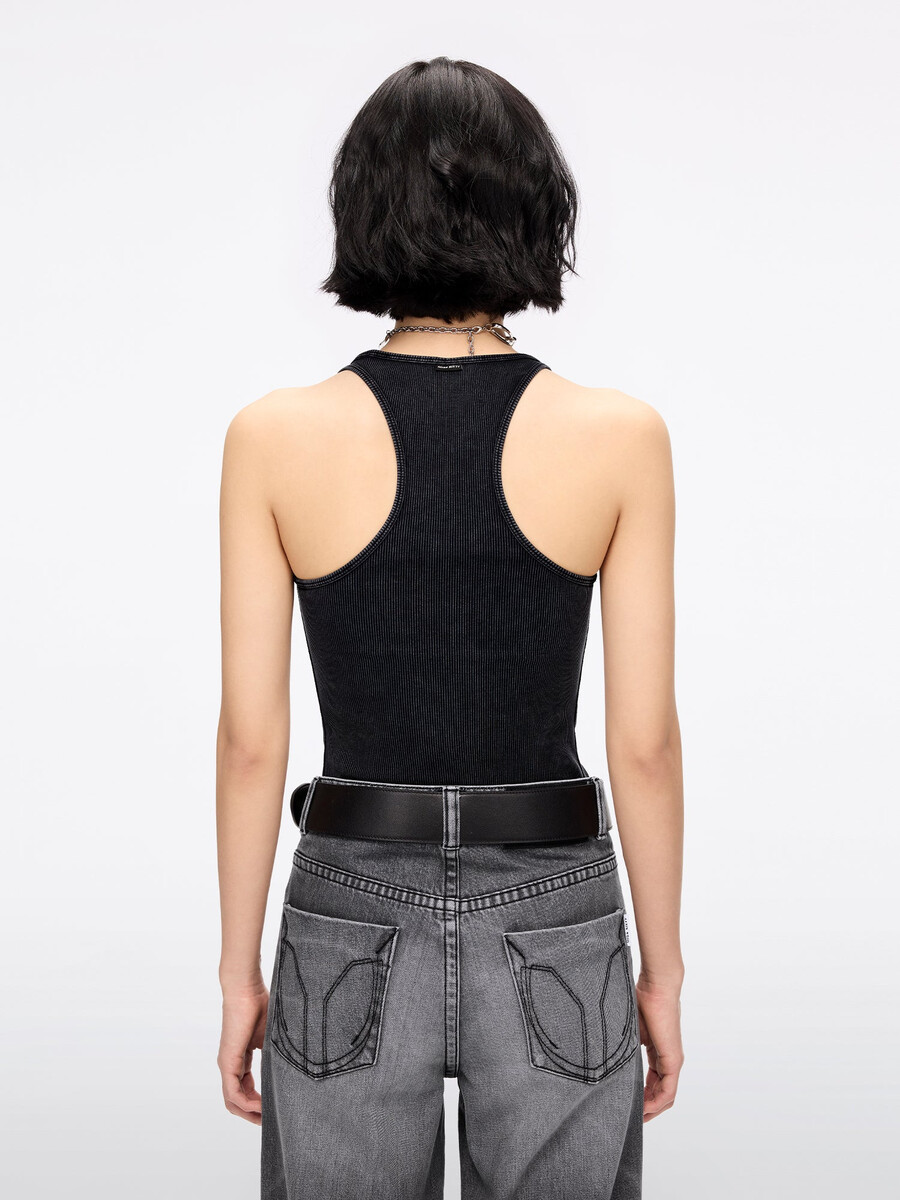 camiseta sin mangas con cuello redondo