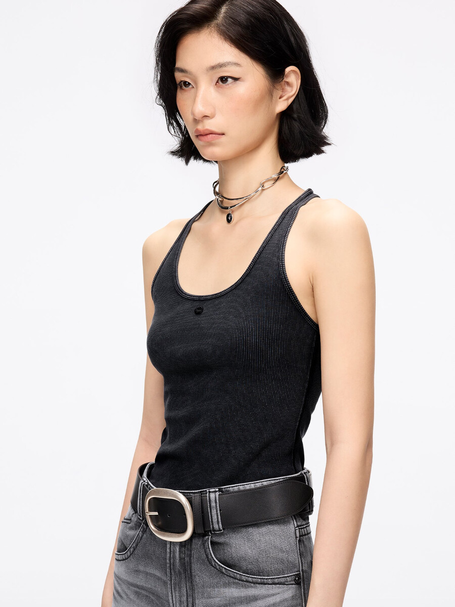 camiseta sin mangas con cuello redondo