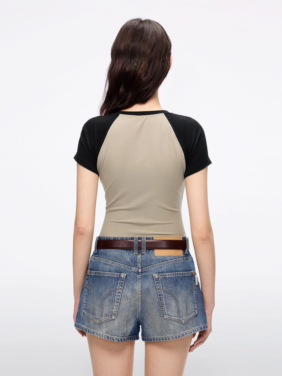 camiseta con bloques de color