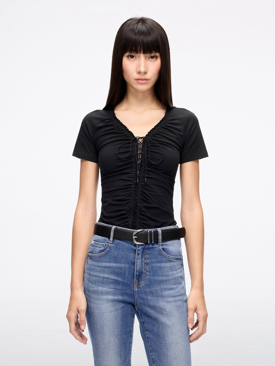 camiseta corta con cordones