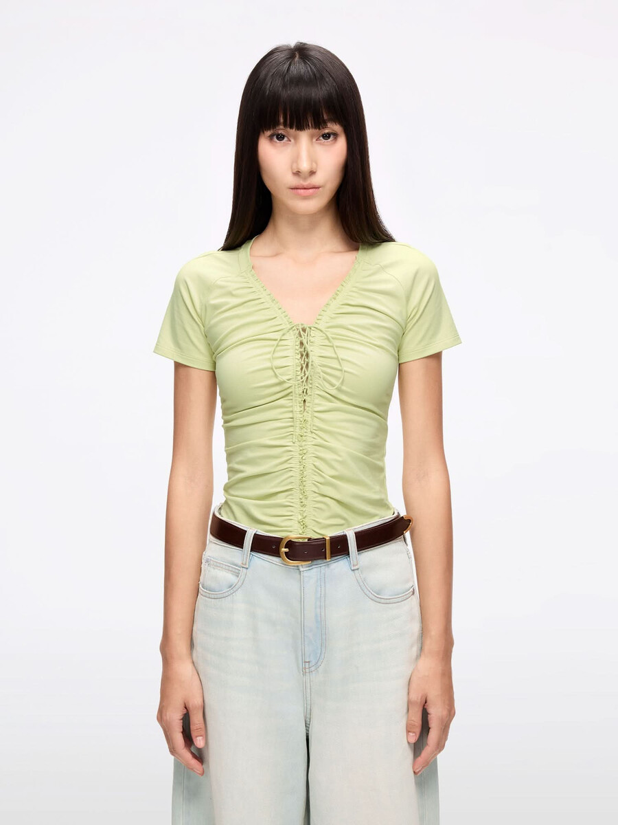 camiseta corta con cordones
