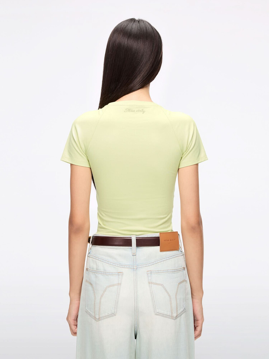 camiseta corta con cordones