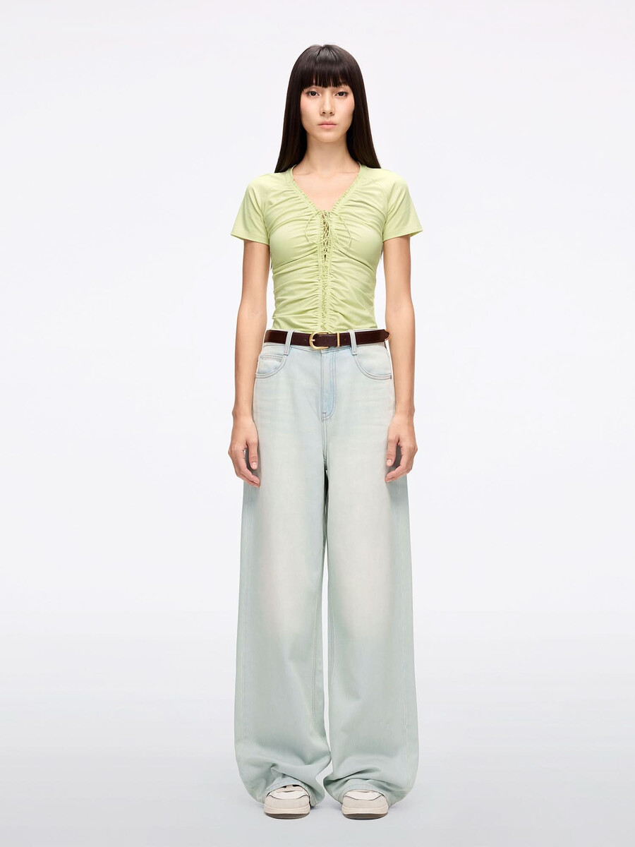 camiseta corta con cordones