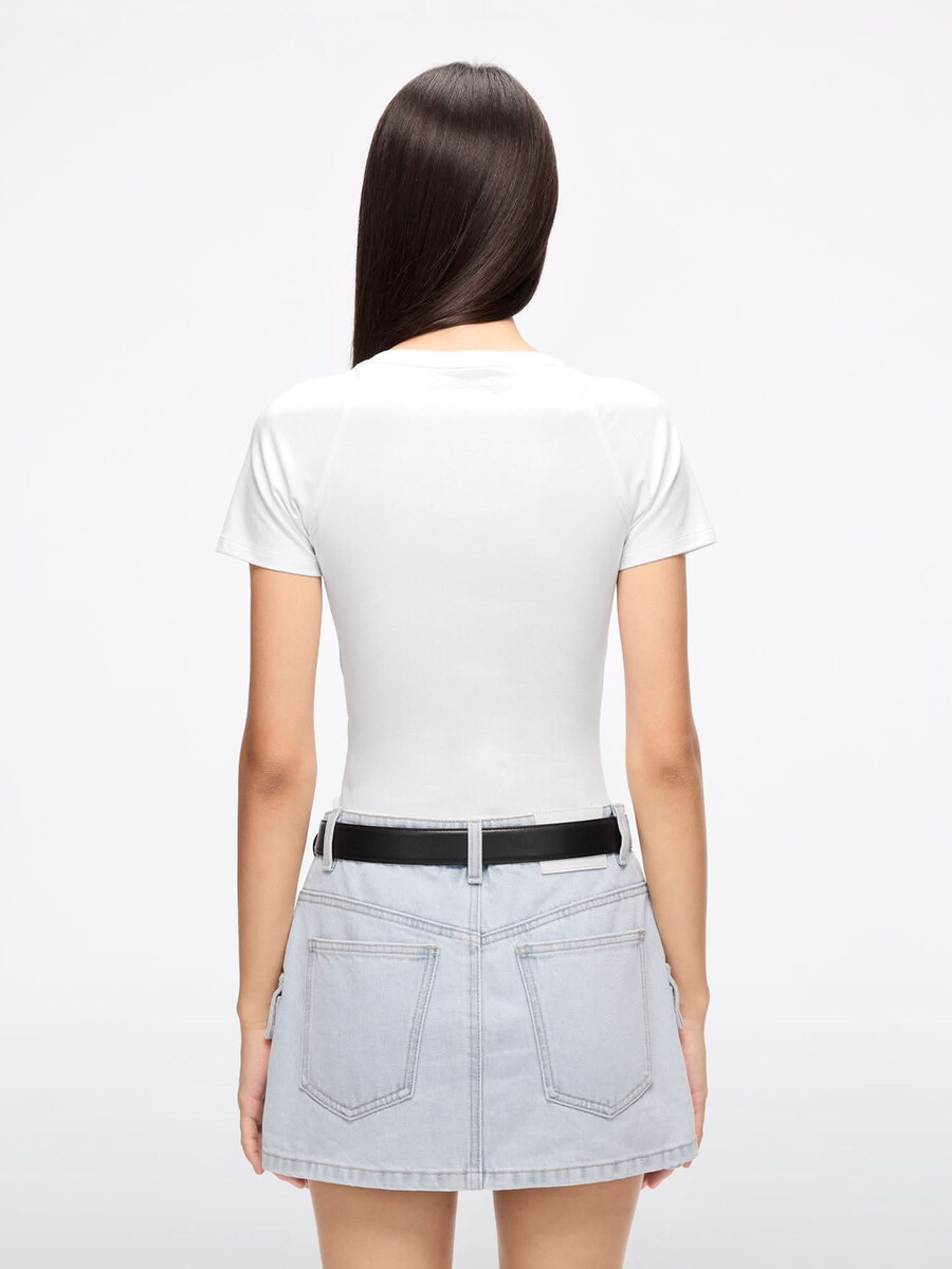 camiseta corta con cordones