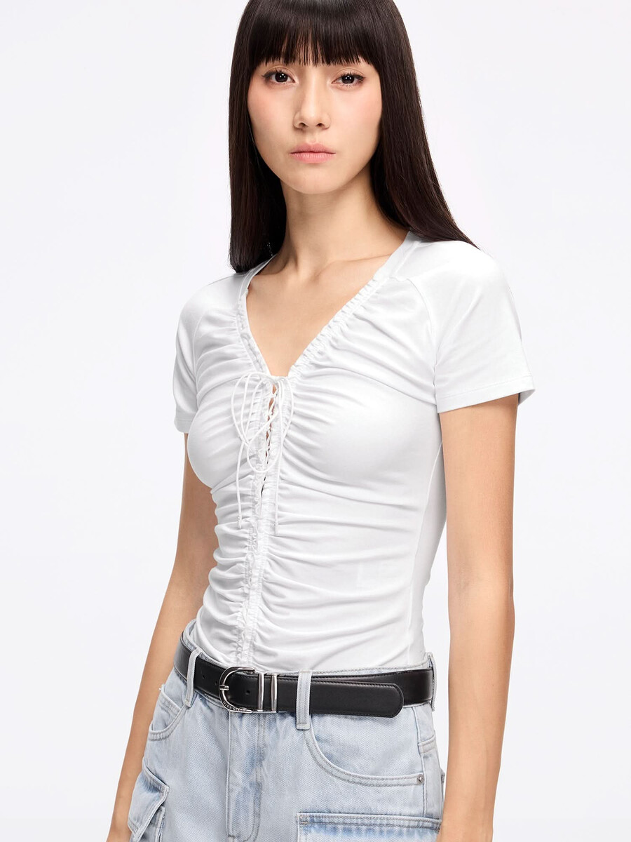 camiseta corta con cordones