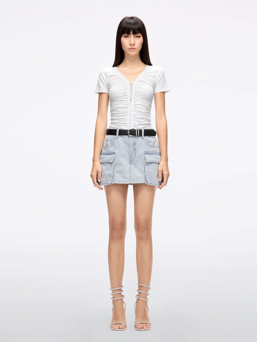 camiseta corta con cordones