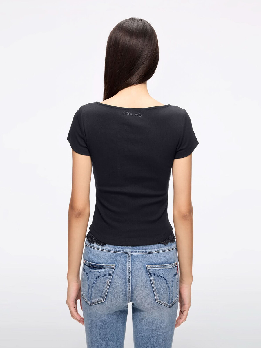 camiseta corta con panel de encaje