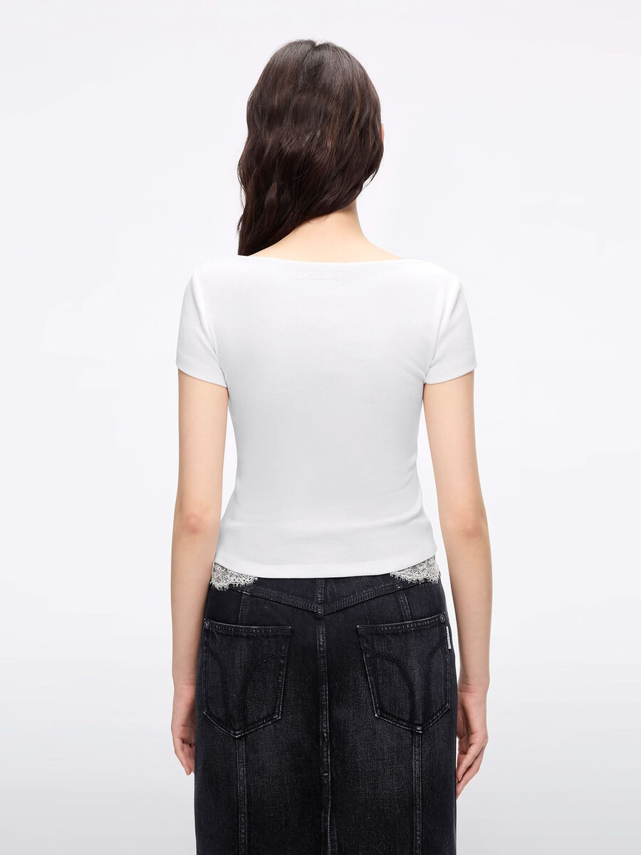 camiseta corta con panel de encaje