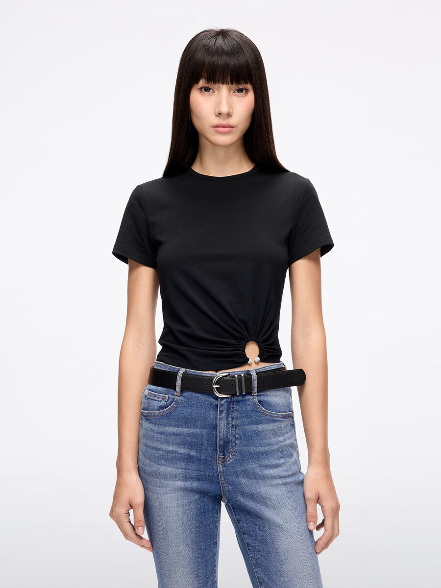 camiseta de manga corta con cuello redondo