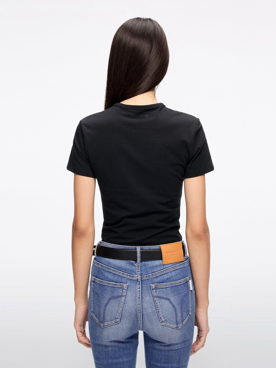 camiseta de manga corta con cuello redondo