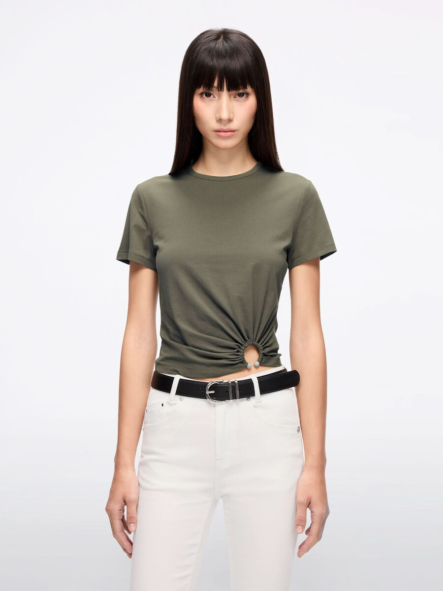 camiseta de manga corta con cuello redondo