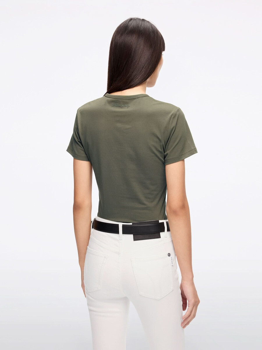 camiseta de manga corta con cuello redondo